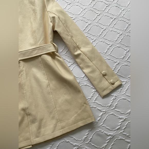 Kittenish - NWT! Cream Faux Leather Belted Trench Coat - Picture 13 of 15